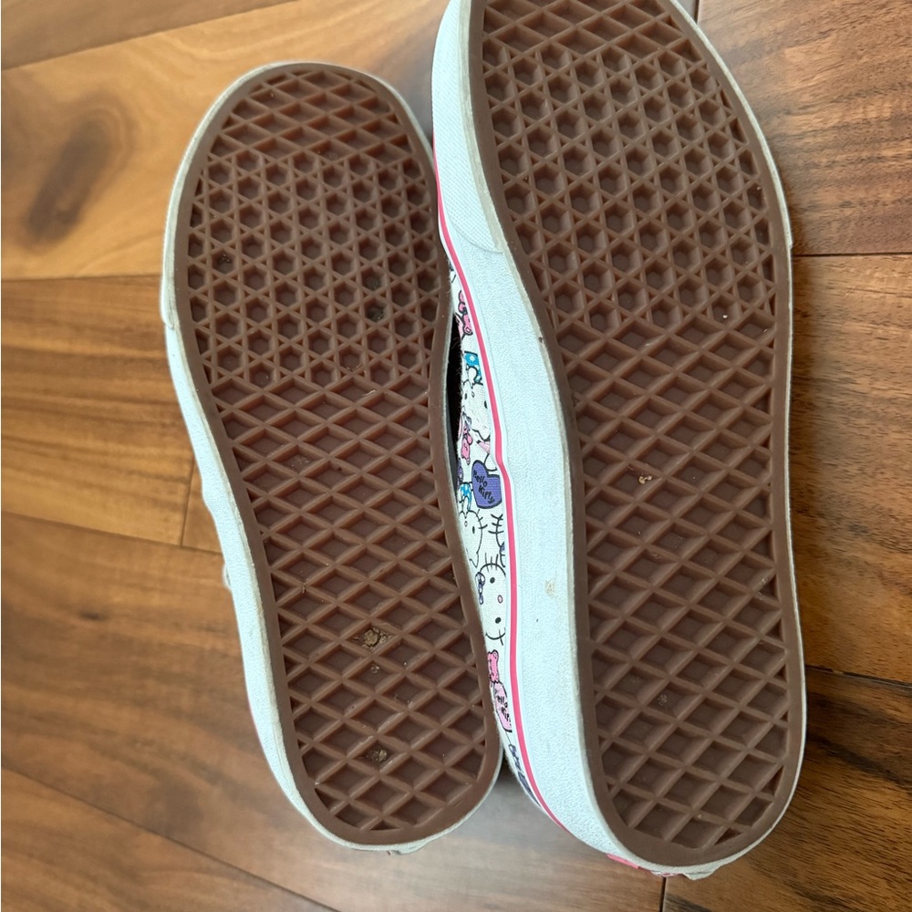 VANS x HELLO KITTY Off The Wall LOW TOP Sneakers UNISEX: Mens 7 Women’s 8.5 US - Picture 6 of 10